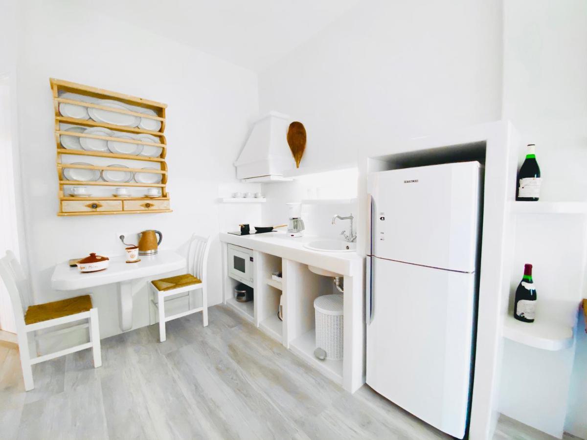 Deluxe Studios & Suites Ageri-Milos Adamantas  Exteriör bild